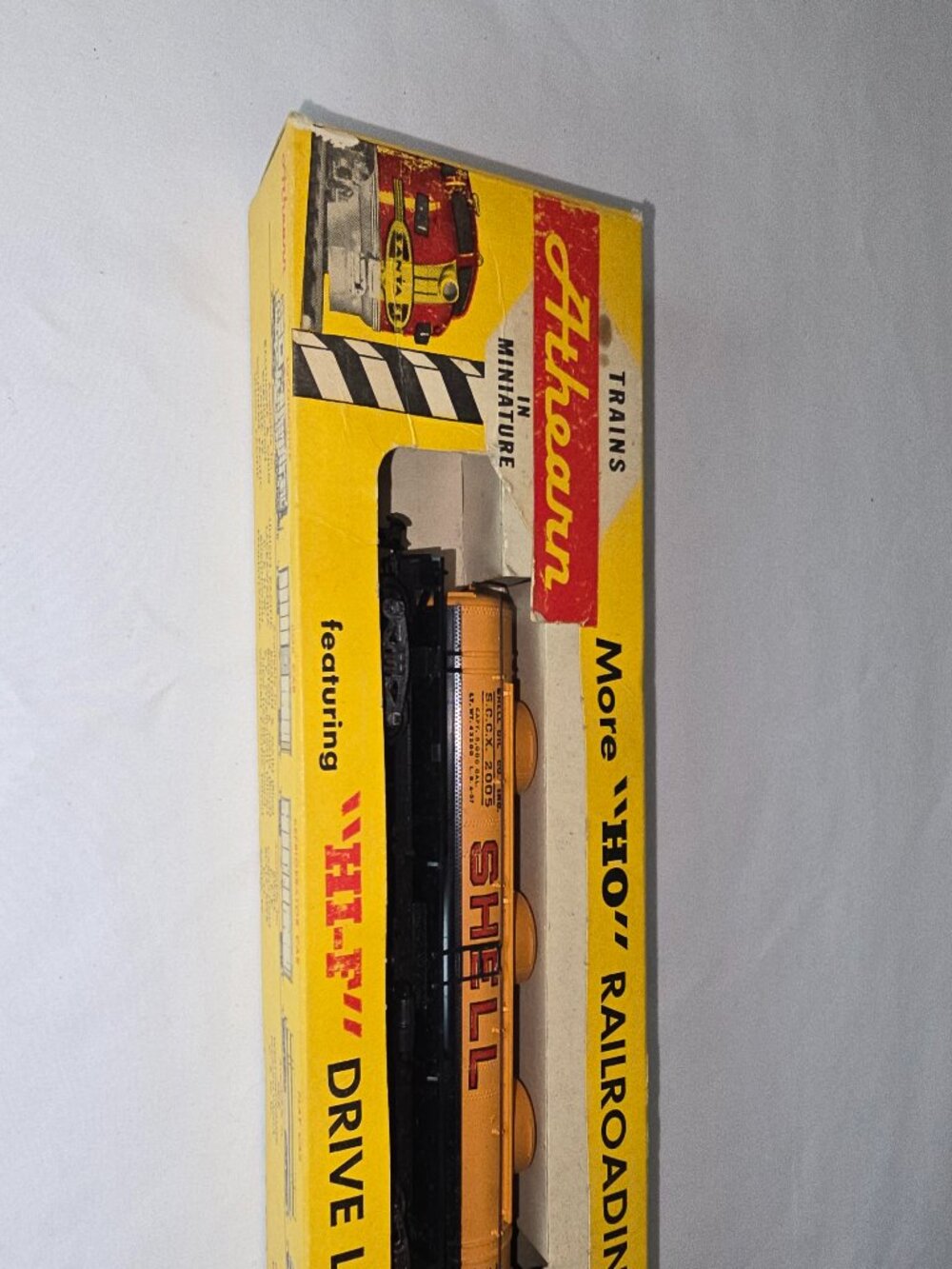 Pre-owned Athearn Shell Three Dome Tank Car Ready-To-Roll (#14)